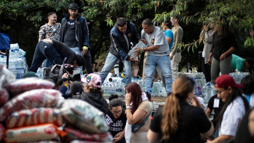 Venezuela earthquakes kill 920, tens of thousands missing